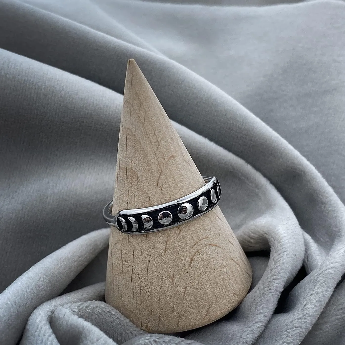 Gothic Black Band Moon Phase Ring Silver Round Shape Minimalist Cute Ring Stainless Steel Finger Rings Gift for Women&Men Size 6-11